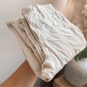 🍦🍦BDG Cream Cargo Pants 🍦🍦